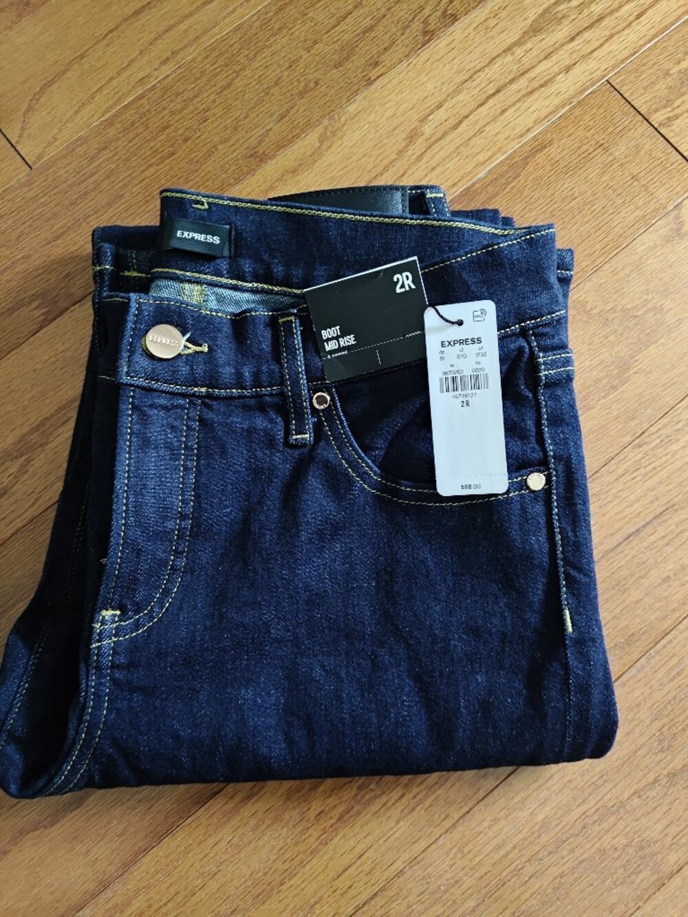 EXPRESS - Sz. 2. Mid-Rise Dark-Rinse Boot Cut Jeans